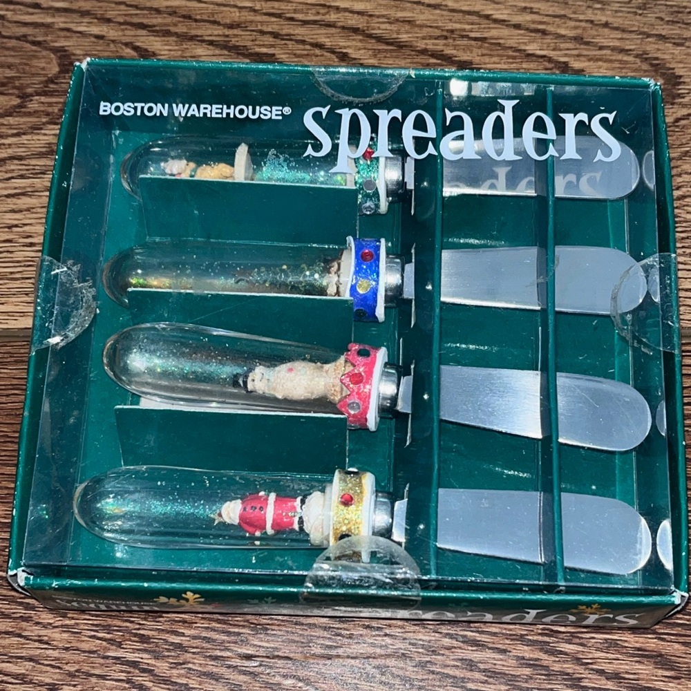 Boston Warehouse: Christmas Theme Snow Globe Spreaders 4pc